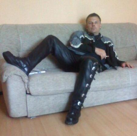 Gay Chat User Ledertyp1173 - Bild 1 Gay Chat User Ledertyp1173 - Bild 1